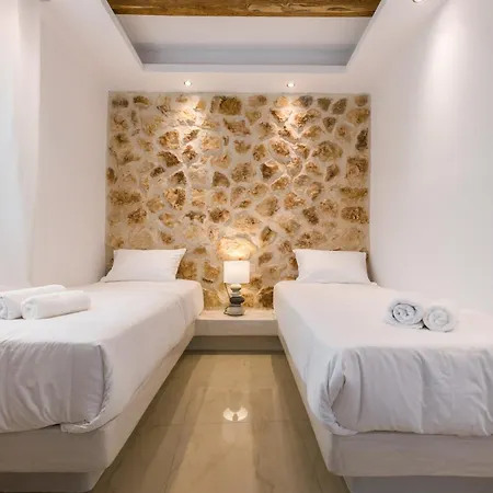 Naxos Grand 4*